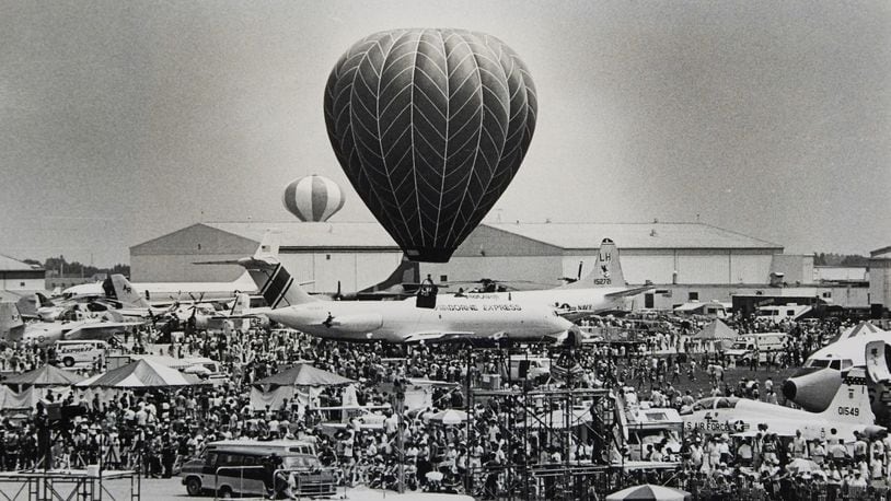 Dayton Air Fair in 1984 with balloon and crowd. COURTESY OF WRIGHT STATE UNIVERSITY, DAYTON DAILY NEWS ARCHIVE