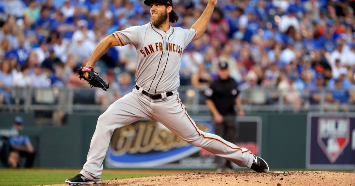 Giants ace Madison Bumgarner injures shoulder in dirt bike