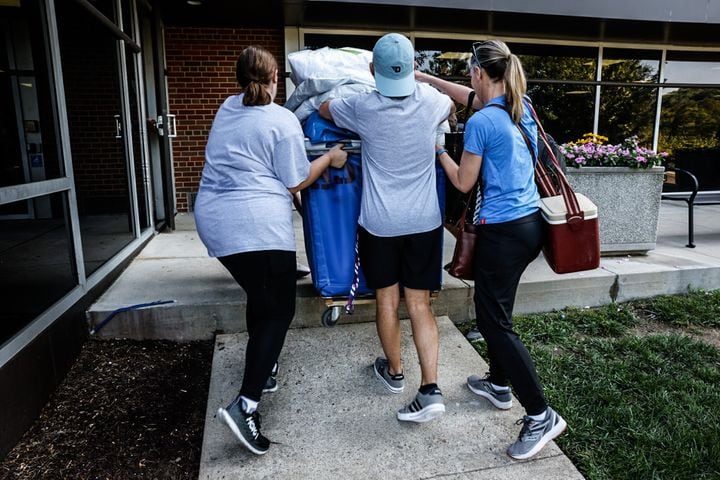 UD students begin to move into dorms