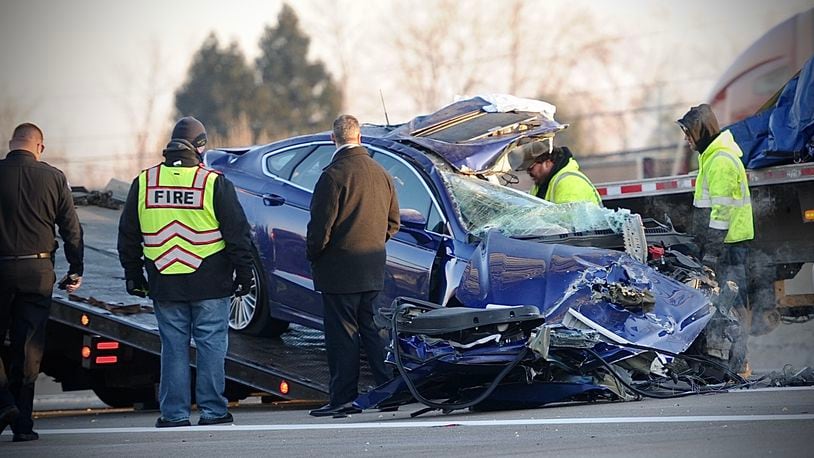 5 people injured in car crash on Highway 61 Monday night