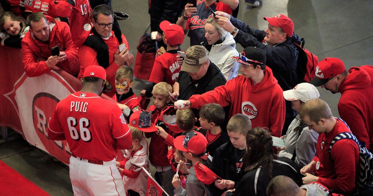 Cincinnati Reds Cap Collection (13)