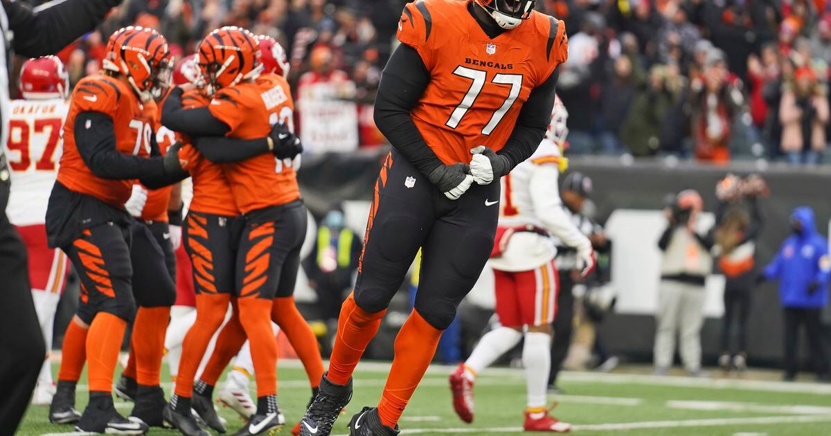 Cincinnati Bengals guard Hakeem Adeniji (77) in coverage against