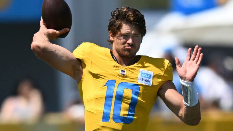 Chargers QB Justin Herbert will miss at least 2 weeks because of a right  foot injury