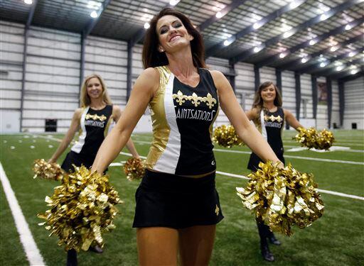 At 43, Muralles becomes oldest cheerleader in the NFL - L