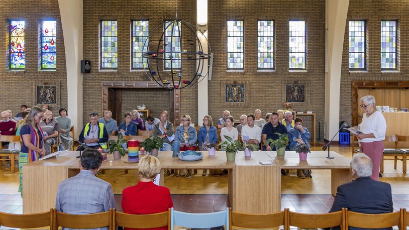 Laywomen Nancy Speeckaert, left, and Marijke Devaddere, right, lead a service as parishioners sit at the Don Bosco church in Buizingen, Belgium, Sunday, Sept. 8, 2024. (AP Photo/Geert Vanden Wijngaert)