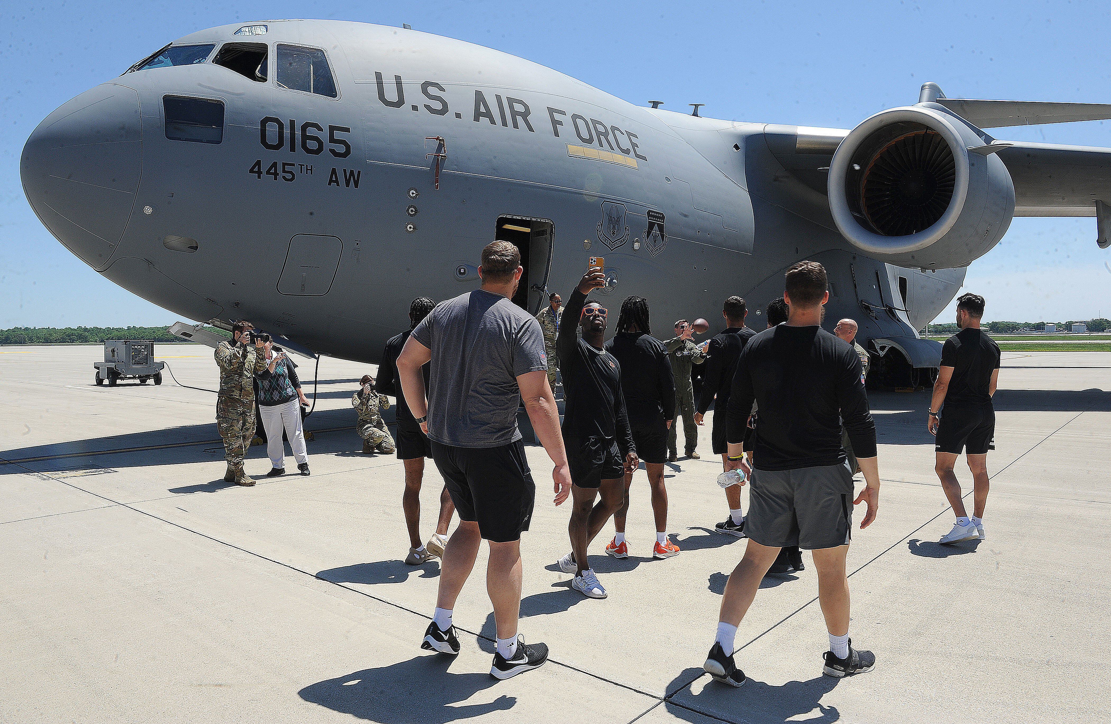 Cincinnati Bengals rookies visit WPAFB > Wright-Patterson AFB