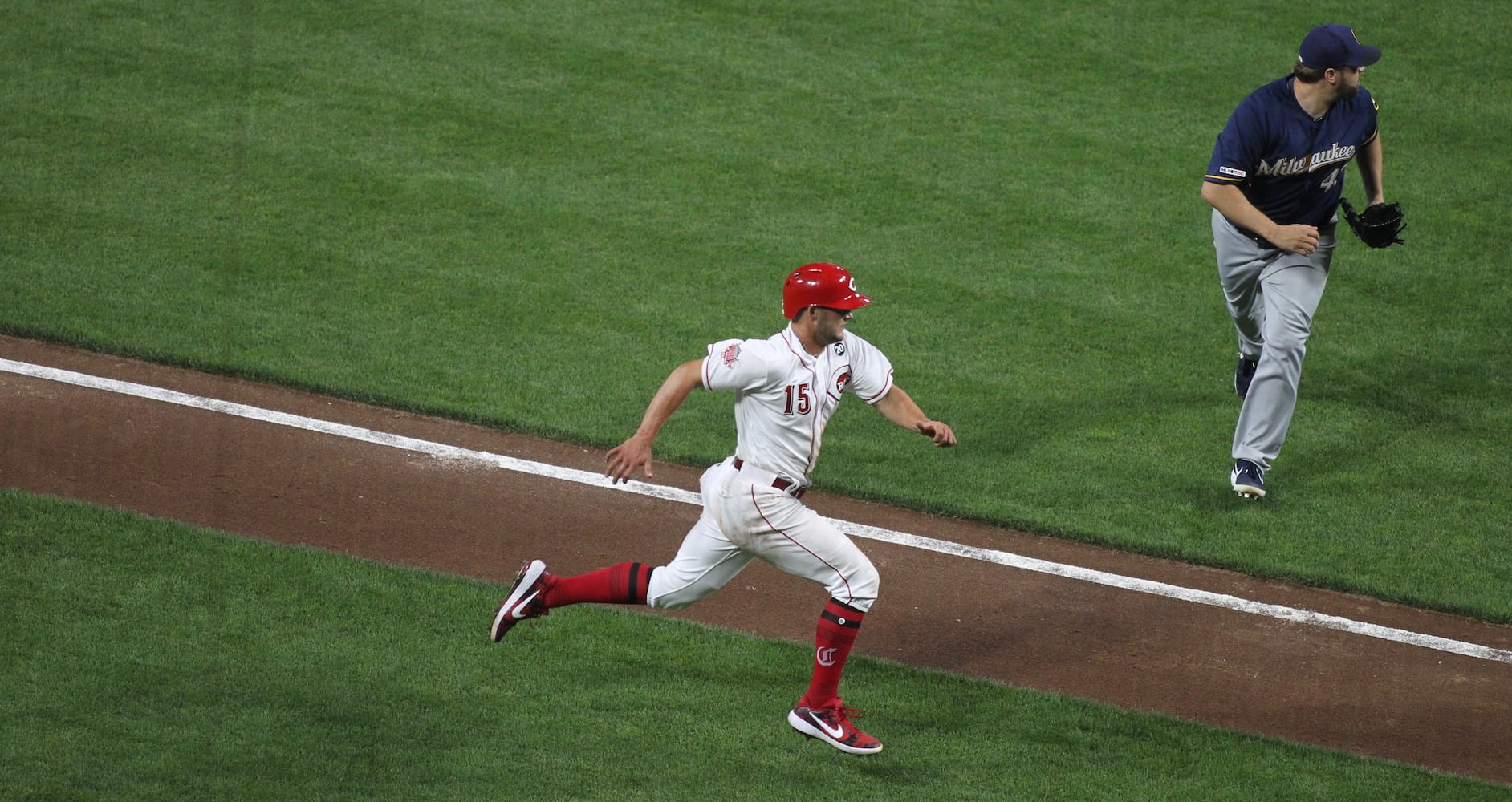 Photos: Reds beat Brewers on wild play in 11th