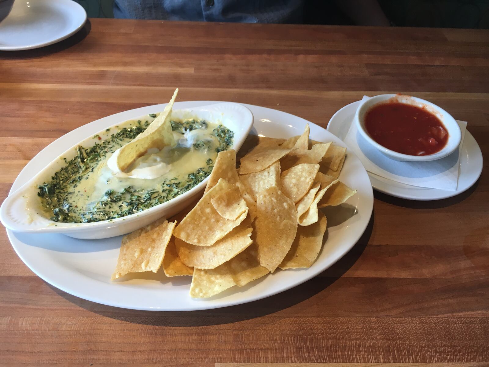 Our first visit to the area's new Cheddar's Scratch Kitchen at the Cornerstone of Centerville. Cheddar's is a family style establishement that specializes in comfort food with a slight southern twist (TABATHA WHARTON, JIM INGRAM/STAFF)