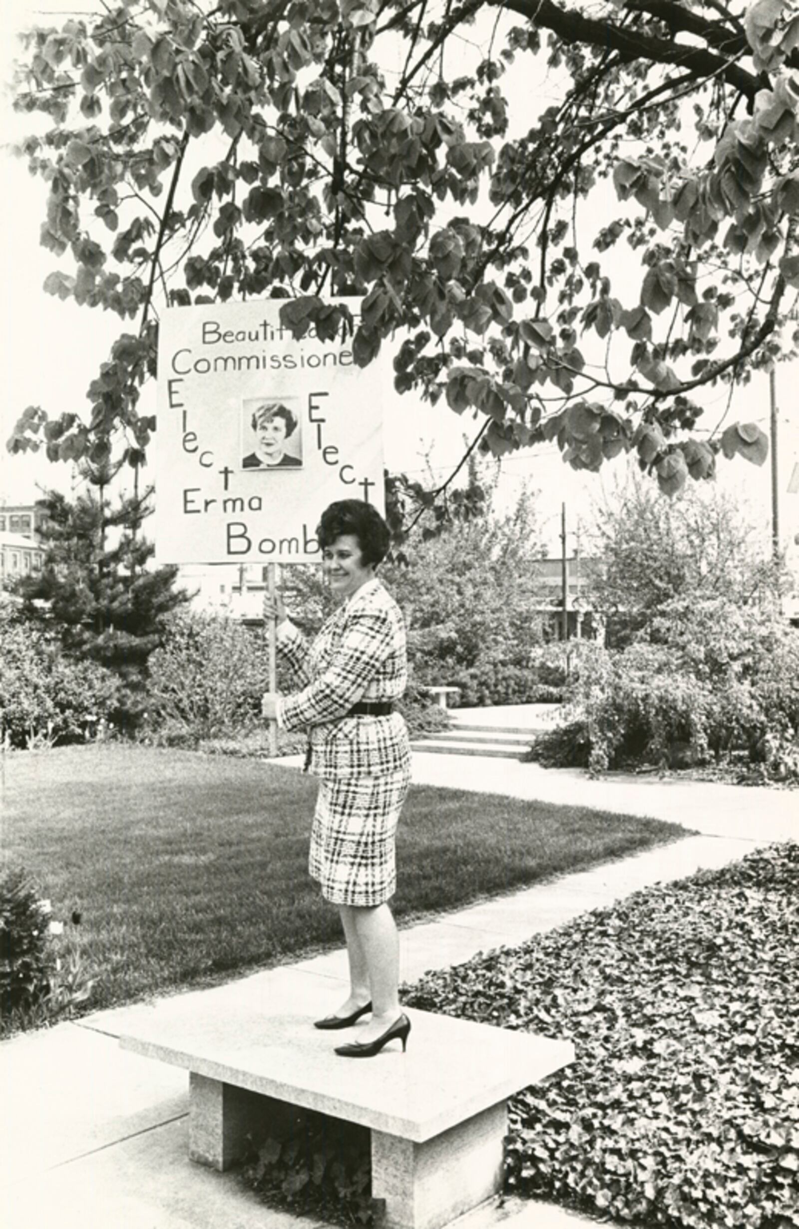 Erma Bombeck on the campaign trail. DAYTON DAILY NEWS ARCHIVE