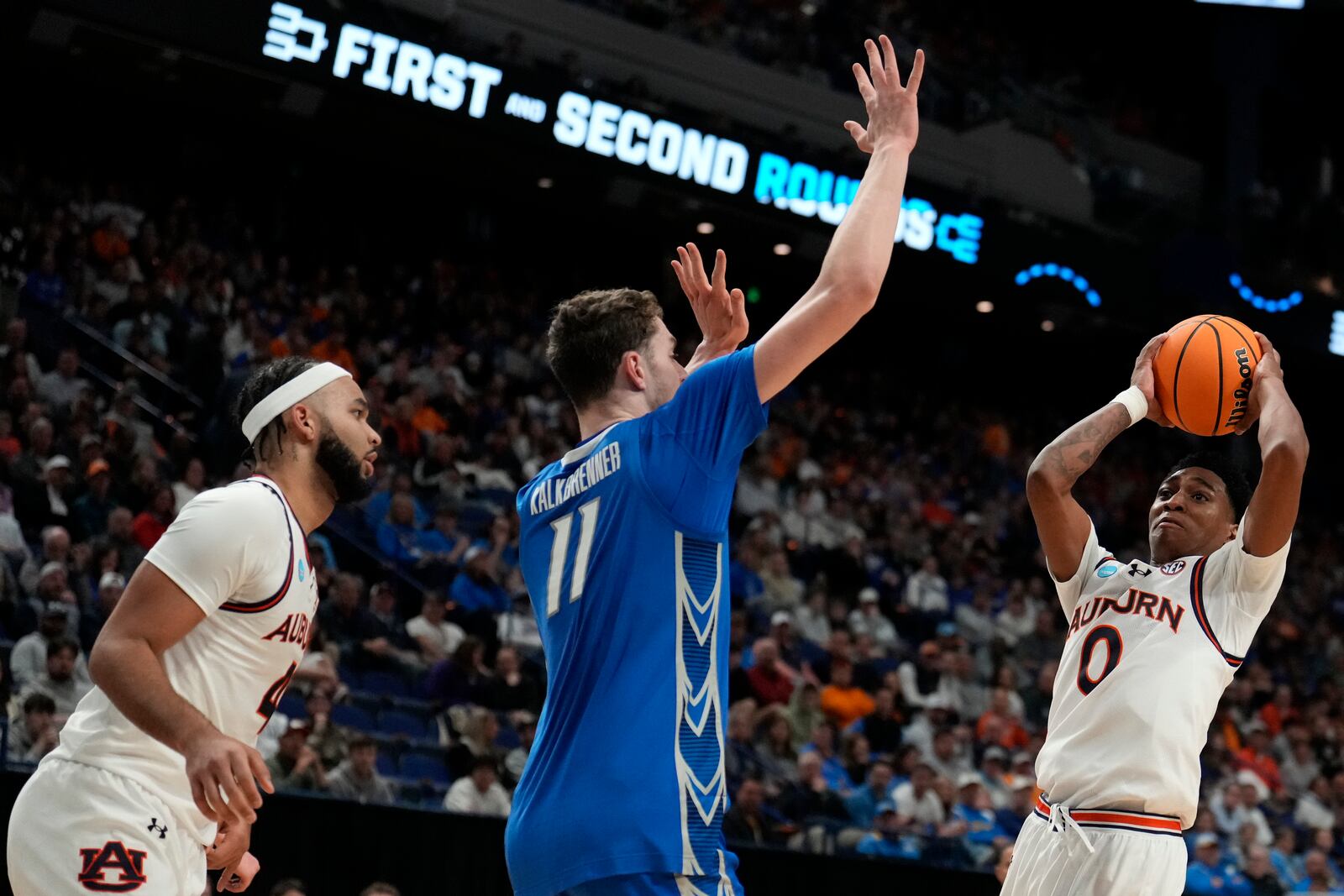 Auburn guard Tahaad Pettiford (0) shoots the ball during the first half in the second round of the NCAA college basketball tournament against Creighton, Saturday, March 22, 2025, in Lexington, Ky. (AP Photo/Brynn Anderson)