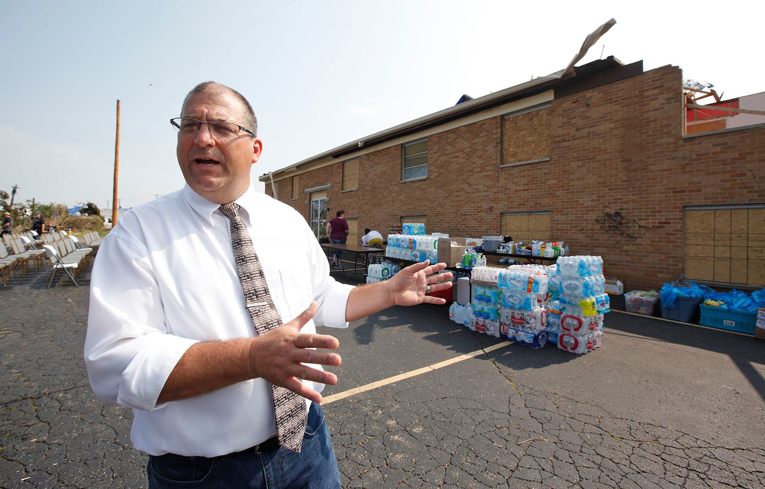 Local church hosts Sunday service outside after tornado