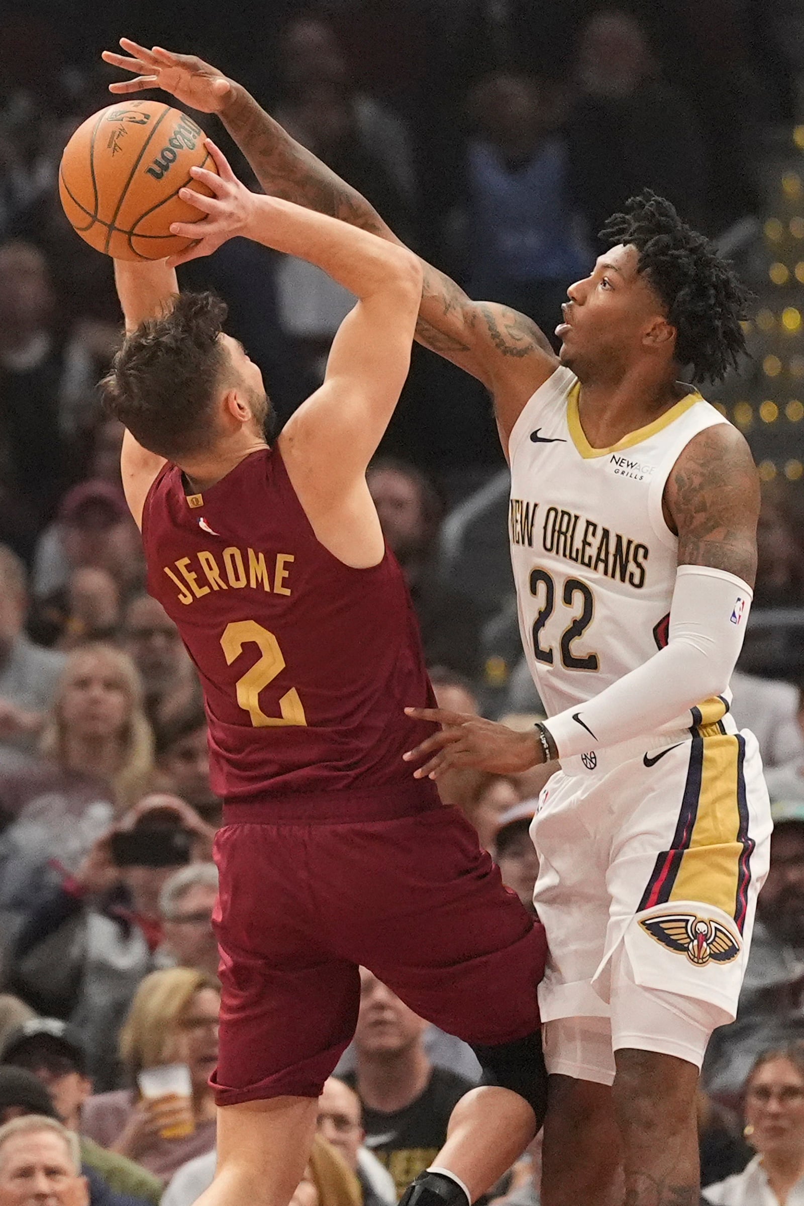 New Orleans Pelicans Elfrid Payton (22) blocks a shot by Cleveland Cavaliers guard Ty Jerome (2) in the first half of an NBA basketball game, Wednesday, Nov. 20, 2024, in Cleveland. (AP Photo/Sue Ogrocki)