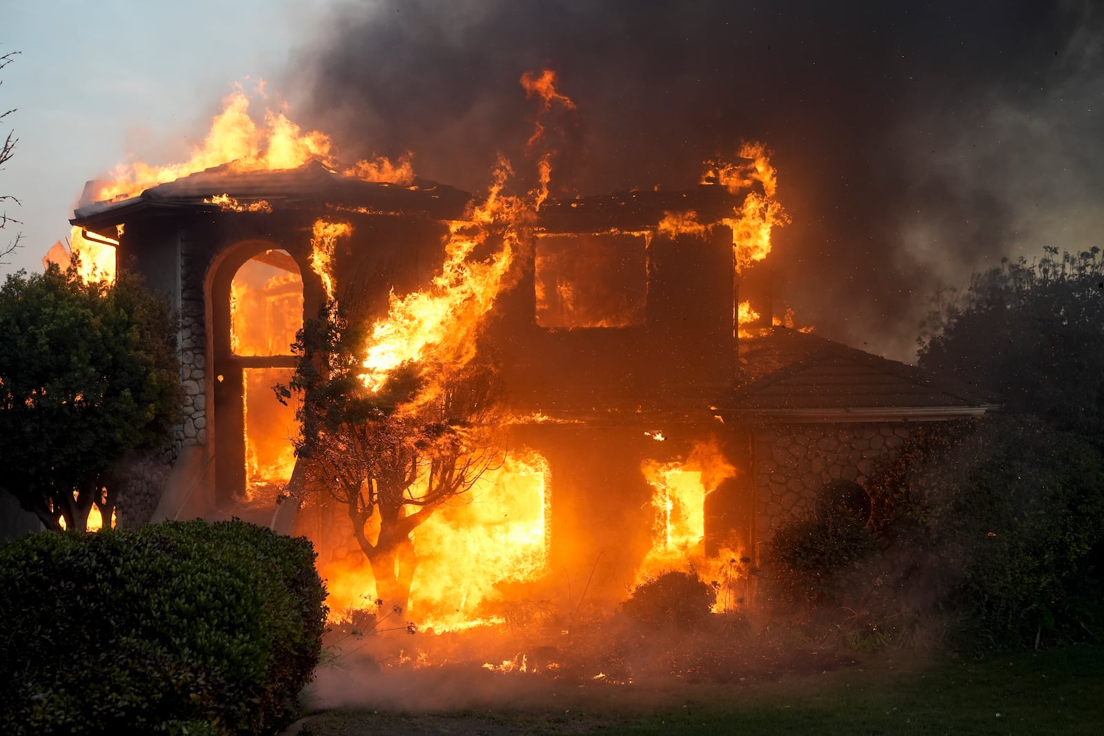 A fire burns in the Mountain fire, Wednesday, Nov. 6, 2024, in Camarillo, Calif. (AP Photo/Marcio Jose Sanchez)