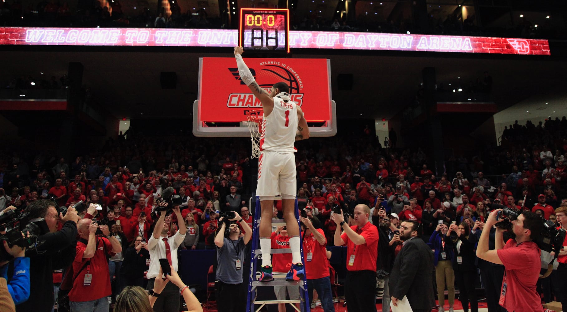 Photos: Dayton Flyers celebrate record-breaking 29th victory