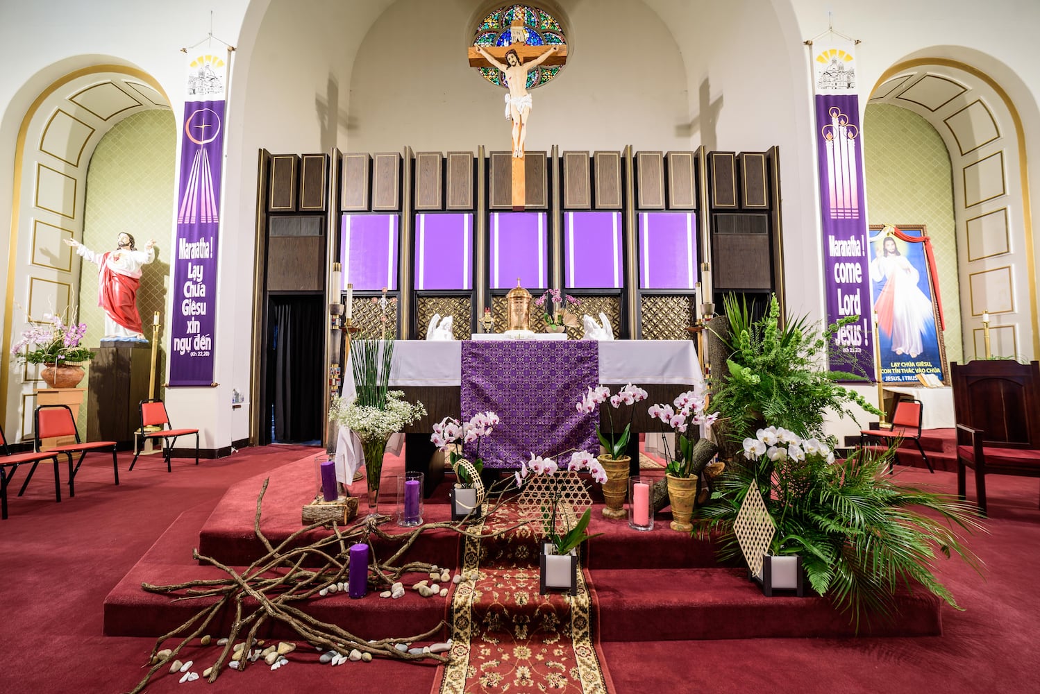 PHOTOS: A look inside Nhà Thờ Thánh Tâm (Sacred Heart Church) in downtown Dayton decorated for Christmas