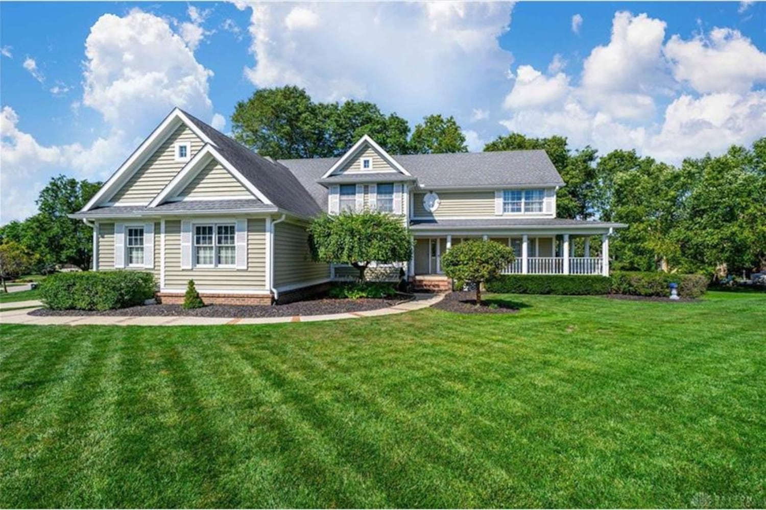 PHOTOS: Newly listed home has view of pond and Pipe Stone Golf Club