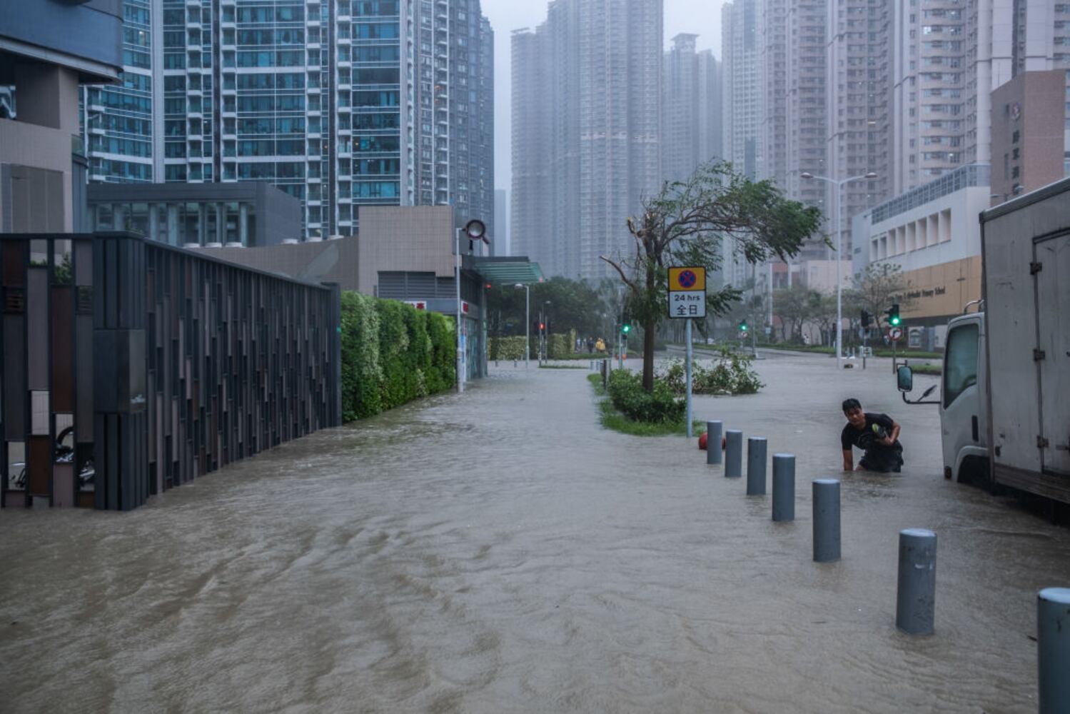 Photos: Typhoon Mangkhut batters southern China, Hong Kong, Philippines