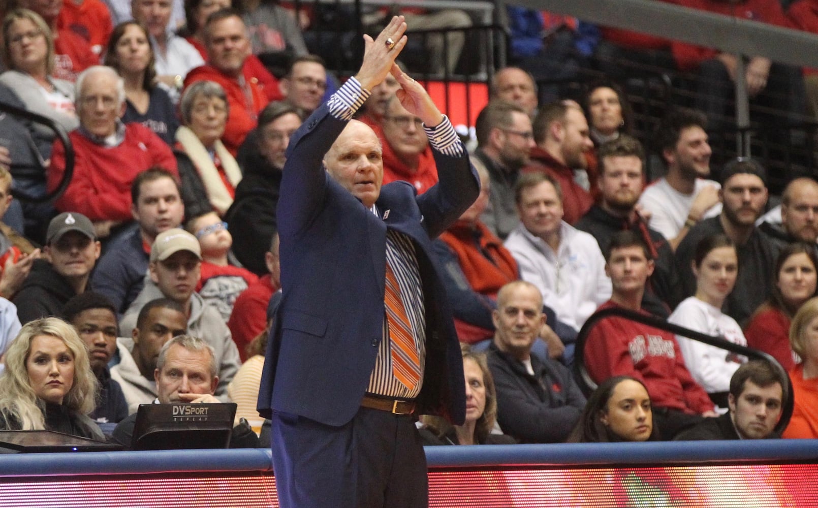 Twenty photos: Dayton Flyers vs. Saint Joseph’s Hawks