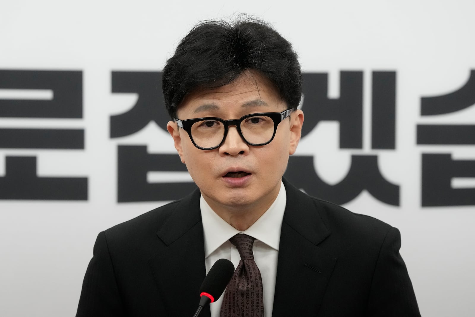 South Korea's ruling People Power Party leader Han Dong-hun speaks during a news conference to announce his resignation after President Yoon Suk Yeol's parliamentary impeachment, at the National Assembly in Seoul, South Korea, Monday, Dec. 16, 2024. (AP Photo/Ahn Young-joon)