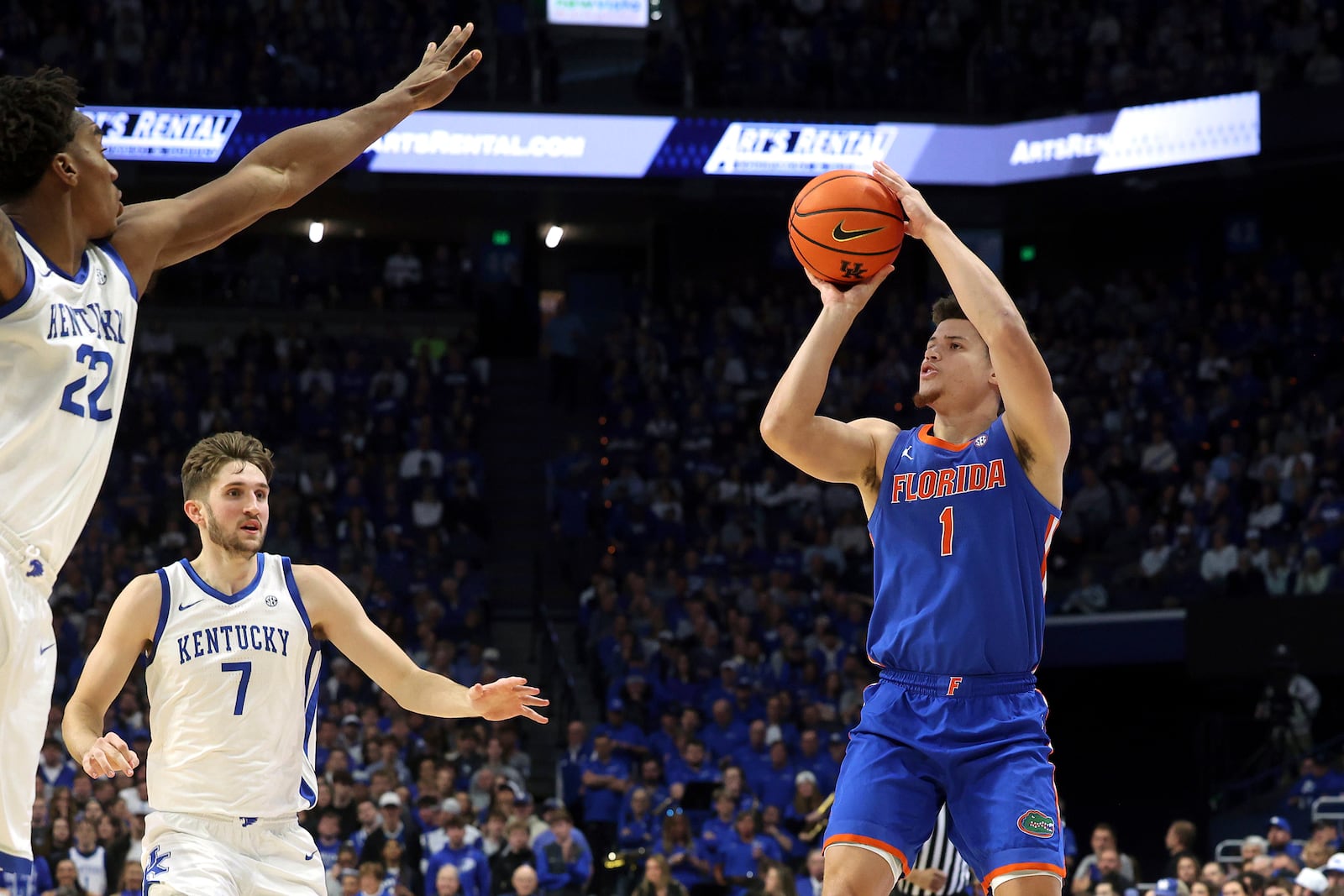 Florida's Walter Clayton Jr. (1) shoots near Kentucky's Andrew Carr (7) and Amari Williams (22) during the second half of an NCAA college basketball game in Lexington, Ky., Saturday, Jan. 4, 2025. (AP Photo/James Crisp)