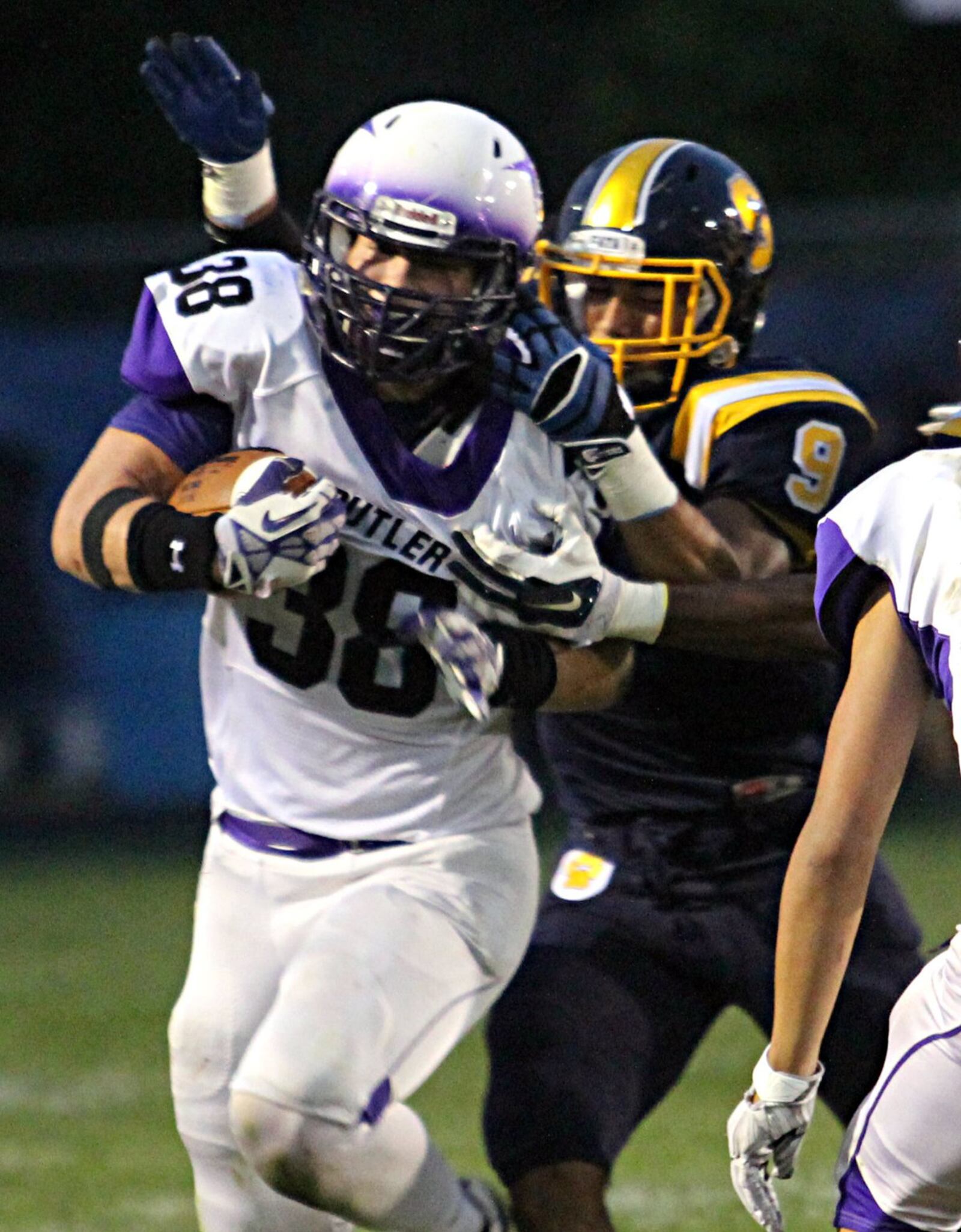 Butler’s Nic Martin attempts to outrun Springfield’s Brayden Underwood. DDN FILE PHOTO