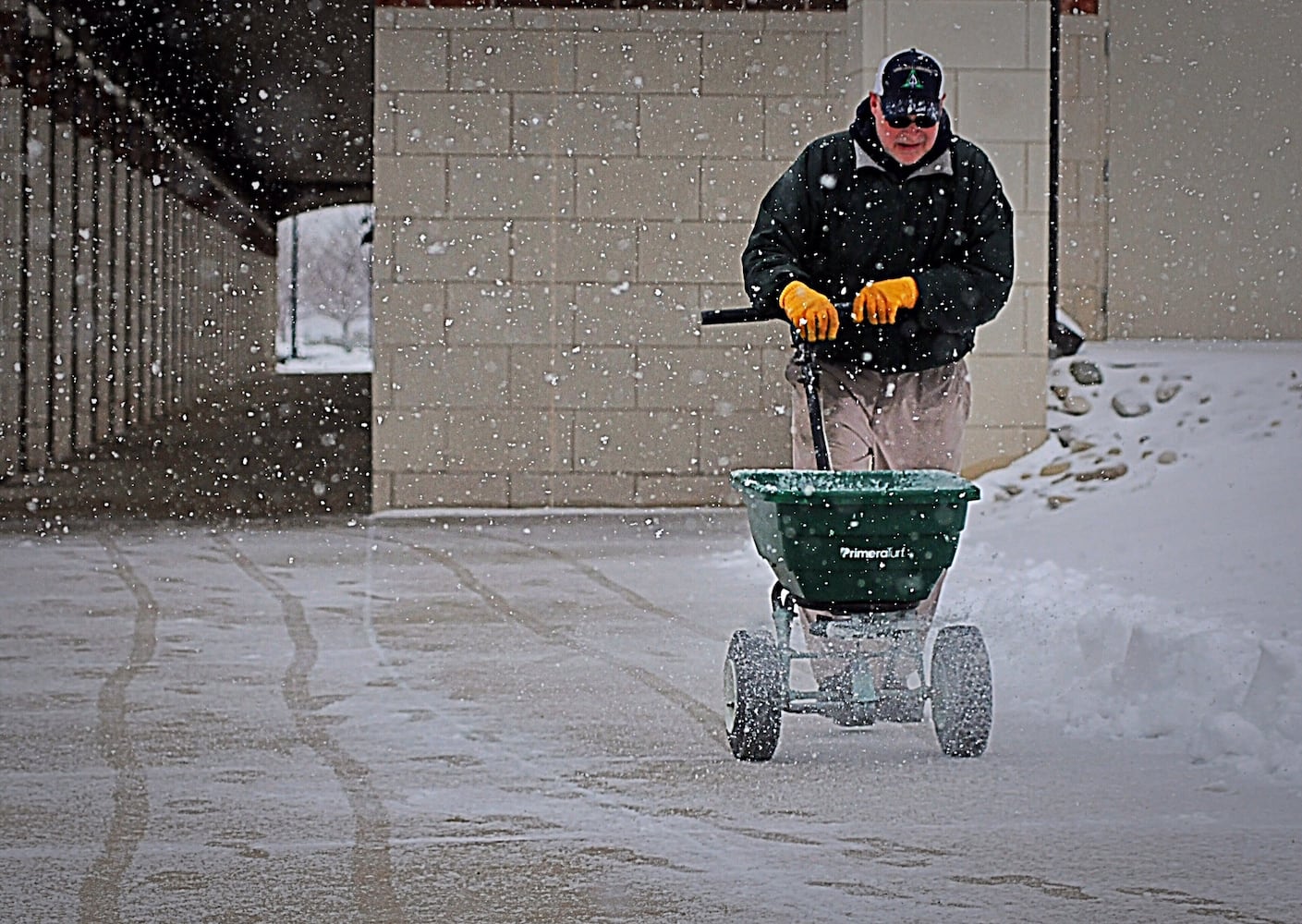 PHOTOS: Snowstorm covers region Saturday