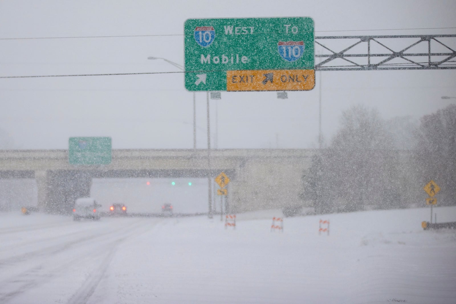 On ramp to Interstate 10 is closed due to heavy snow on Tuesday, Jan. 21, 2025, in Pensacola, Fla. (Luis Santana/Tampa Bay Times via AP)