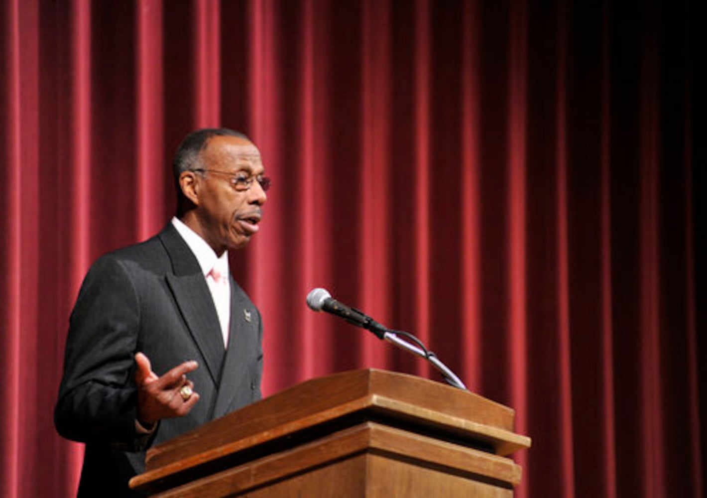 Anita Scott Jones speaks at Middletown H.S.