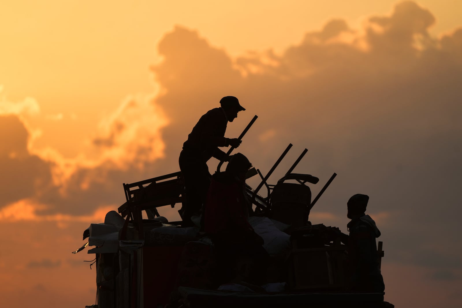 Displaced Palestinians make their way from central Gaza to their homes in the northern Gaza Strip, Monday, Feb. 10, 2025. (AP Photo/Abdel Kareem Hana)