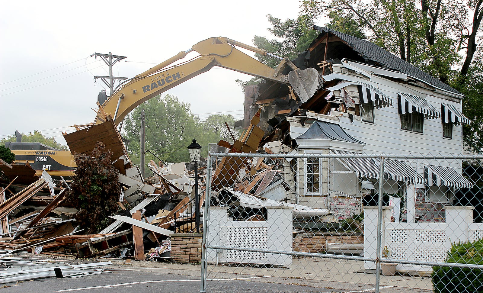 Demolition has begun at what was once the most highly credentialed restaurant in the Dayton area. Workers have begun tearing down the l'Auberge restaurant property at 4120 Far Hills Ave. in Kettering, paving the way for construction of a new free-standing 3,000-square-foot Fifth Third Bank branch that will replace an existing branch inside the nearby Town & Country shopping center.   File photo by ERIC HIGGENBOTHAM / STAFF