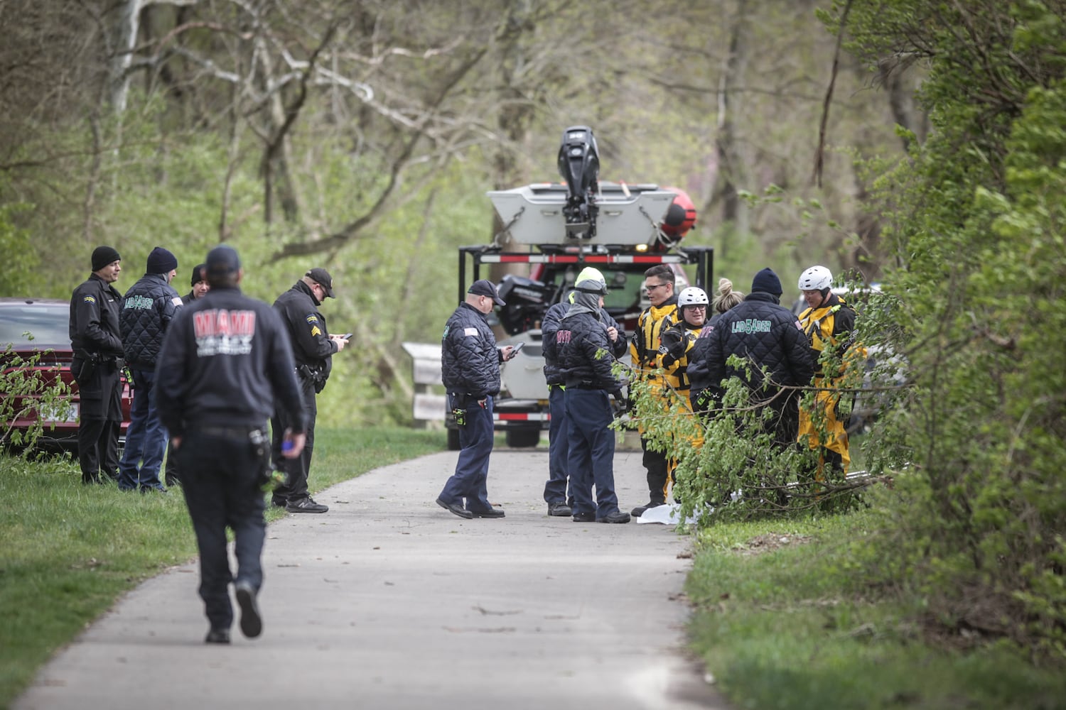 Crews respond after joggers sees body in Great Miami River