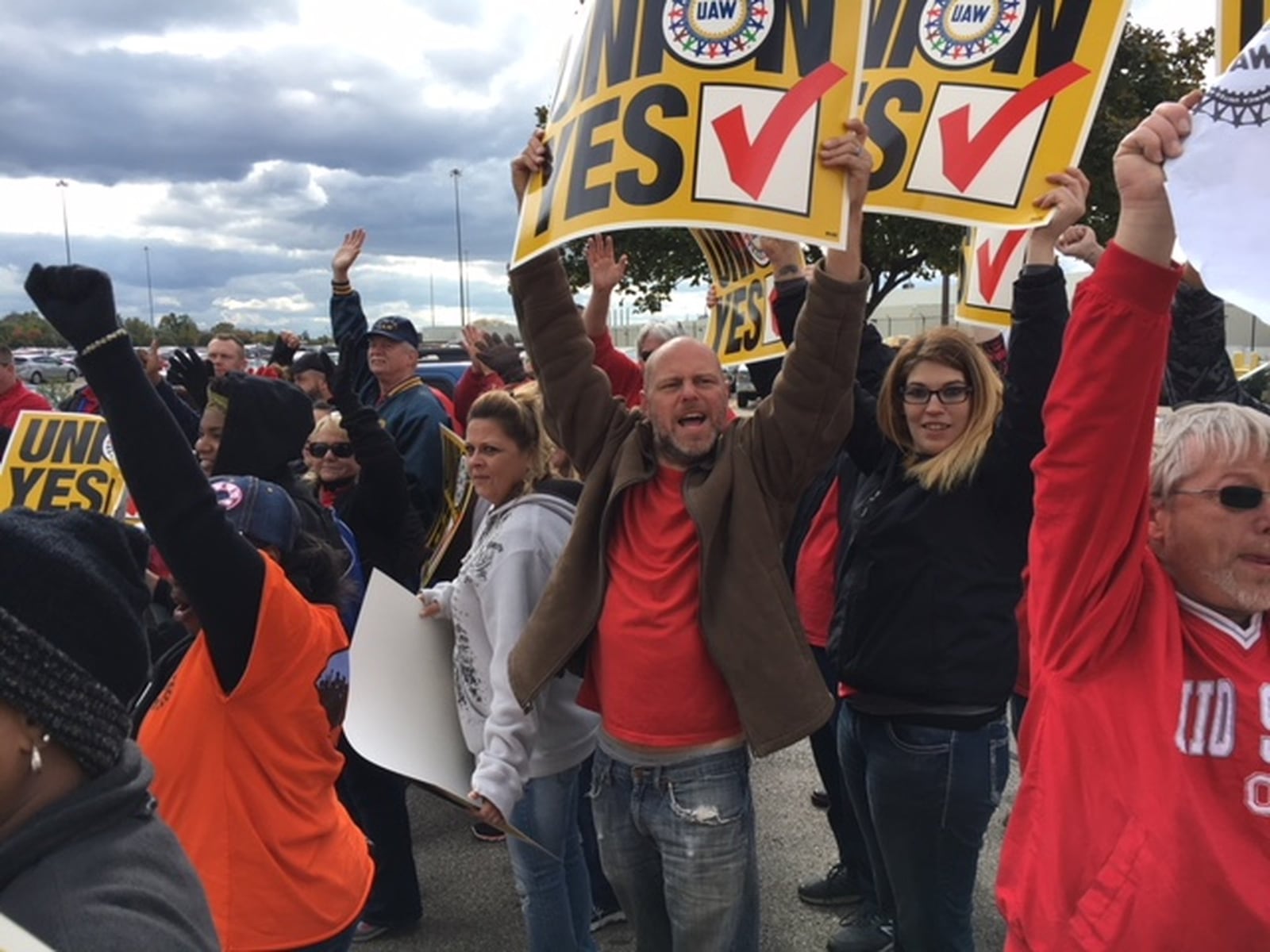 United Auto Workers and supporters rallied outside Fuyao Glass America in Moraine Oct. 25. THOMAS GNAU/STAFF