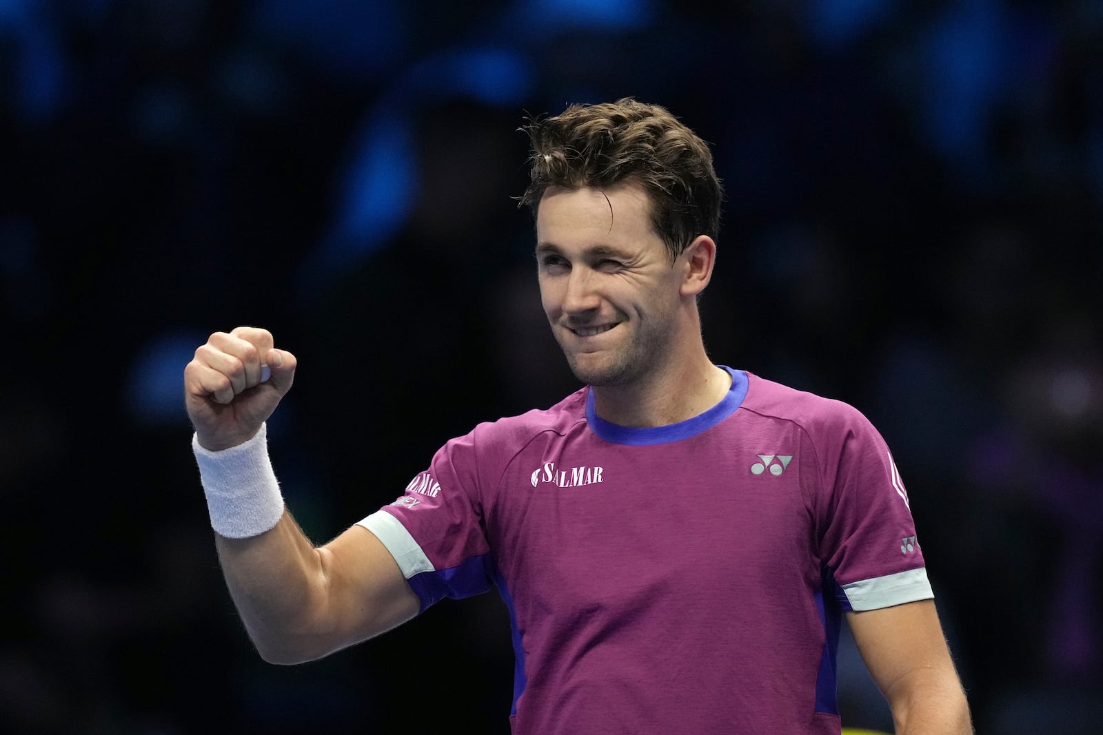 Denmark's Casper Ruud celebrates after winning the singles tennis match of the ATP World Tour Finals against Spain's Carlos Alcaraz, at the Inalpi Arena, in Turin, Italy, Monday, Nov. 11, 2024. (AP Photo/Antonio Calanni)