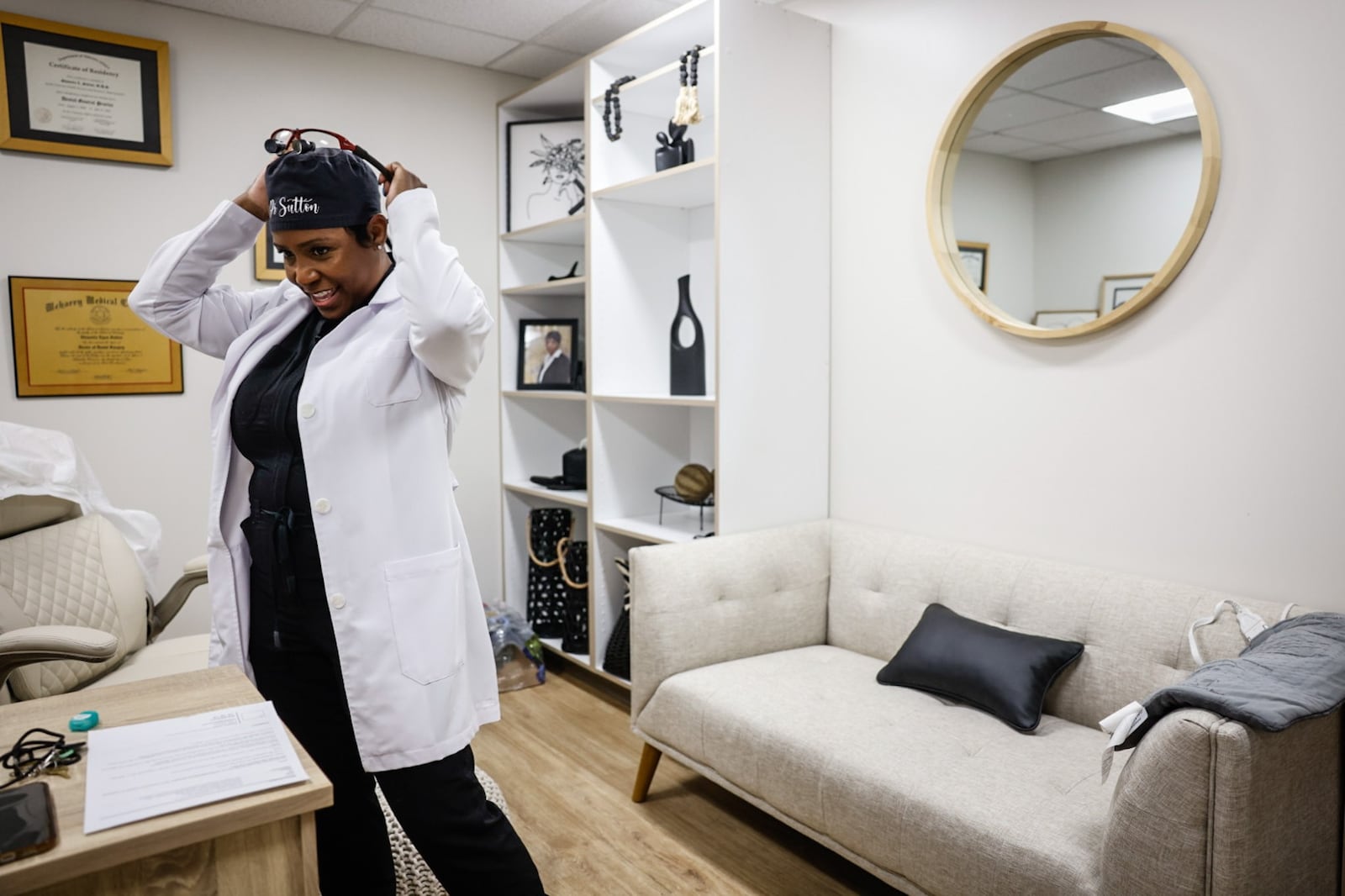 Good Neighbor House dentist Dr. Shanetta Sutton received an award for her work in helping uninsured people get dental care. JIM NOELKER/STAFF