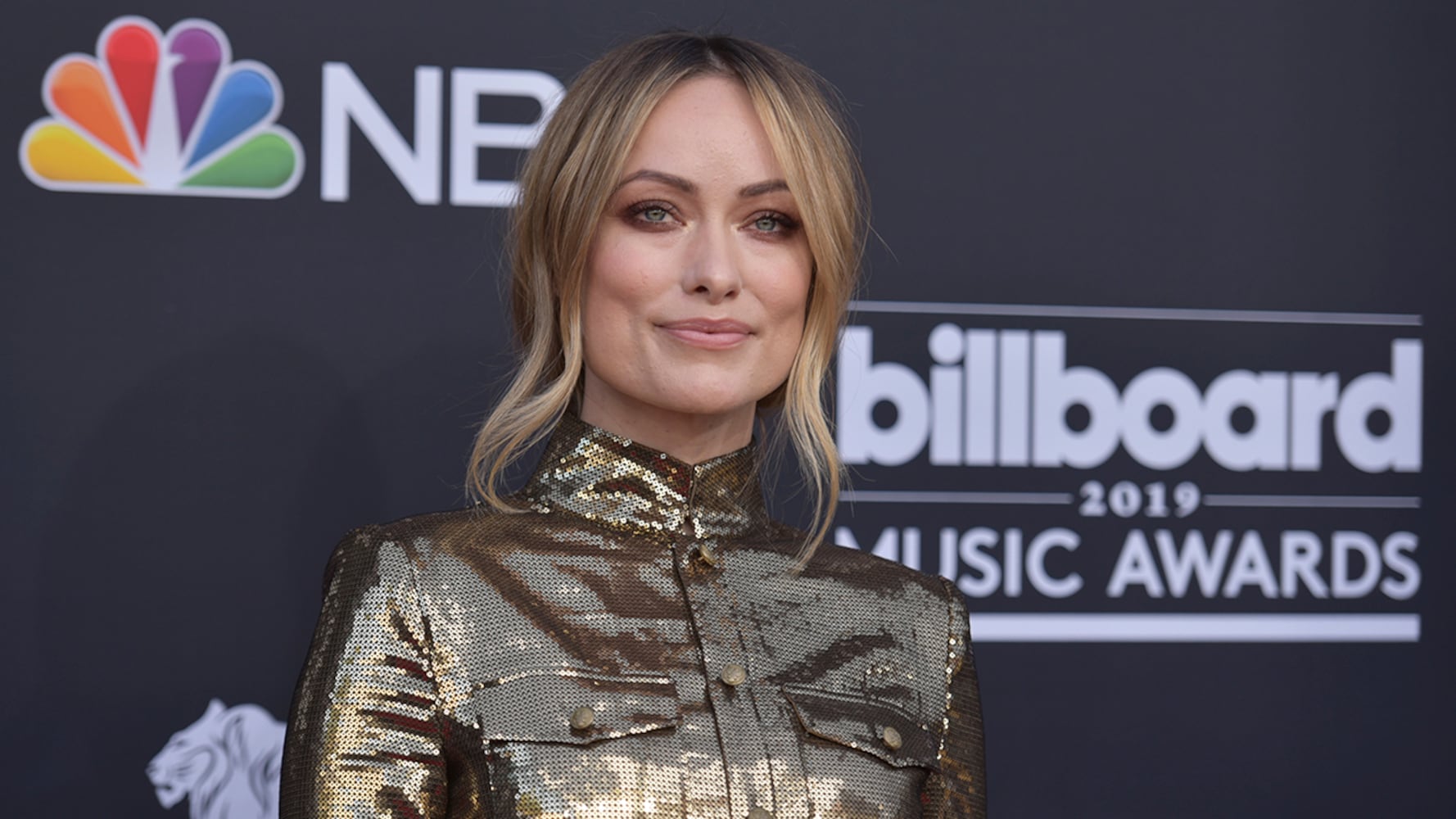 Photos: Stars walk the red carpet at the Billboard Music Awards