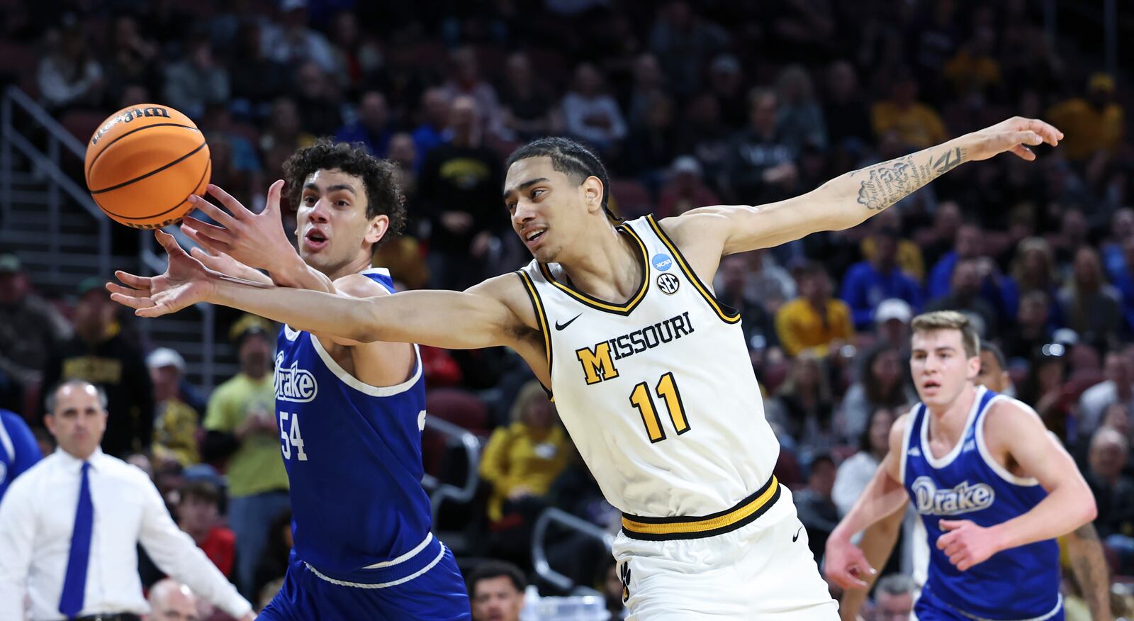 Missouri guard Trent Pierce (11) fights for a rebound against Drake forward Daniel Abreu (54) during the first half in the first round of the NCAA college basketball tournament, Thursday, March 20, 2025, in Wichita, Kan. (AP Photo/Travis Heying)