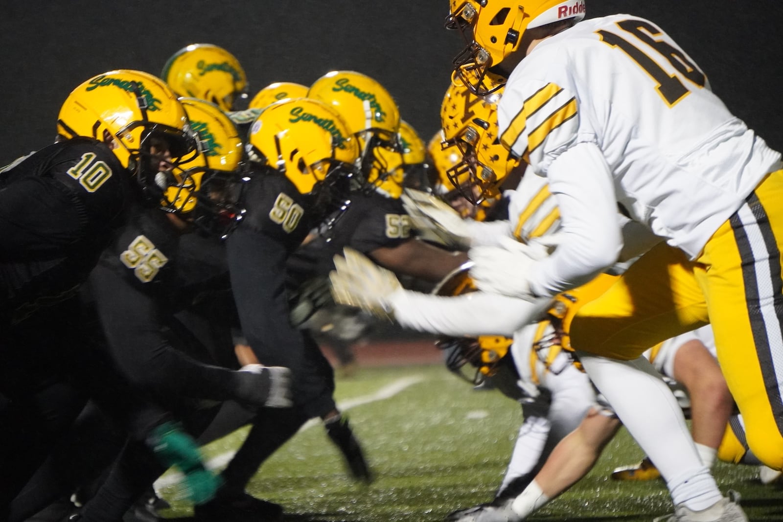 Alter (right) and Taft line up during Friday's Division IV, Region 16 championship game at Monroe High School. Chris Vogt/CONTRIBUTED