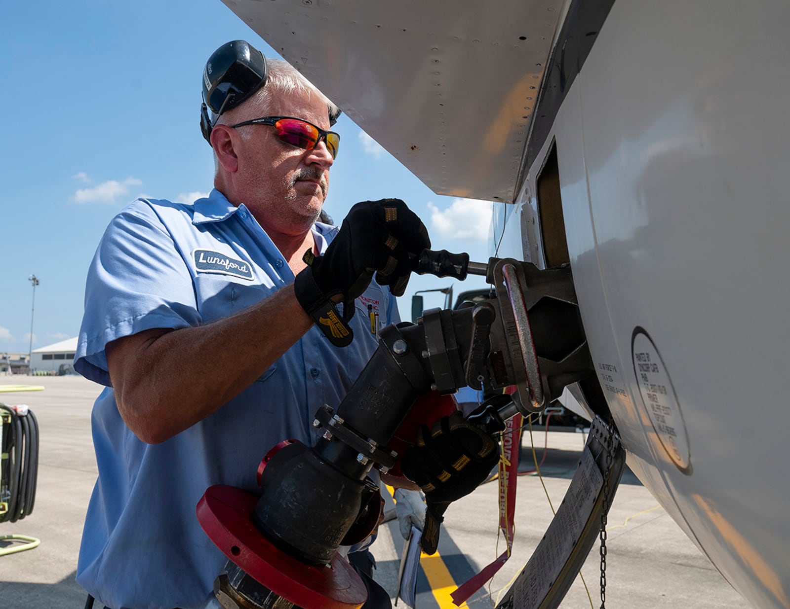 Michael Lunsford, 88th Logistics Readiness Squadron Transient Alert Office contractor, connects a fuel hose to an Air Force T-1 Jayhawk aircraft belonging to the 48th Flying Training Squadron from Columbus Air Force Base, Mississippi, at Wright-Patterson AFB on Aug. 27. U.S. AIR FORCE PHOTO/R.J. ORIEZ