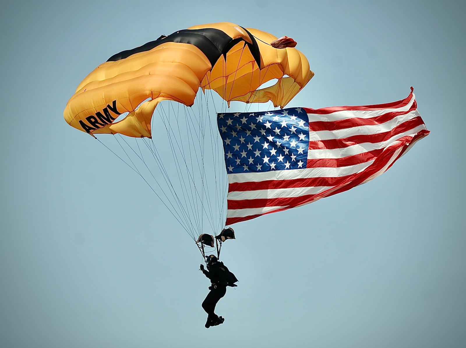 US Arm Golden Knights at the Dayton in Air Show Sunday, July 23, 2023. MARSHALL GORBY \STAFF