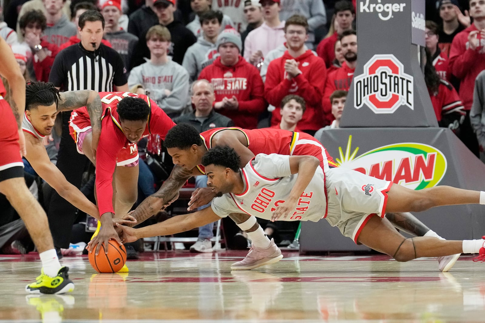 From left to right, Ohio State's Devin Royal, Maryland's Derik Queen, Maryland's Julian Reese and Ohio State's Sean Stewart reach for the ball in the first half of an NCAA college basketball game Thursday, Feb. 6, 2025, in Columbus, Ohio. (AP Photo/Sue Ogrocki)