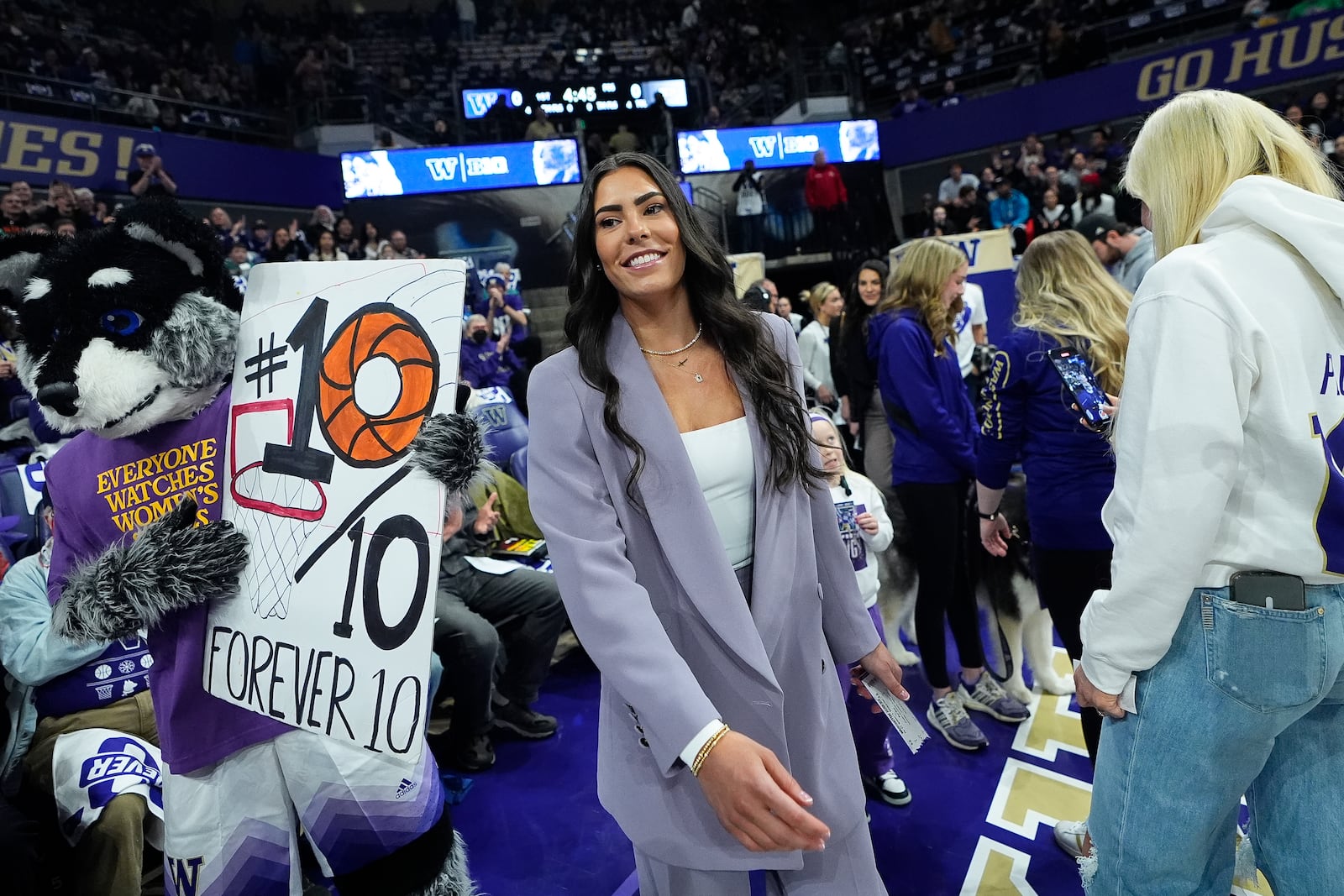 Las Vegas Aces player and former Washington guard Kelsey Plum arrives before an NCAA college basketball game between Washington and Purdue prior to her jersey retirement ceremony at halftime, Saturday, Jan. 18, 2025, in Seattle. (AP Photo/Lindsey Wasson)