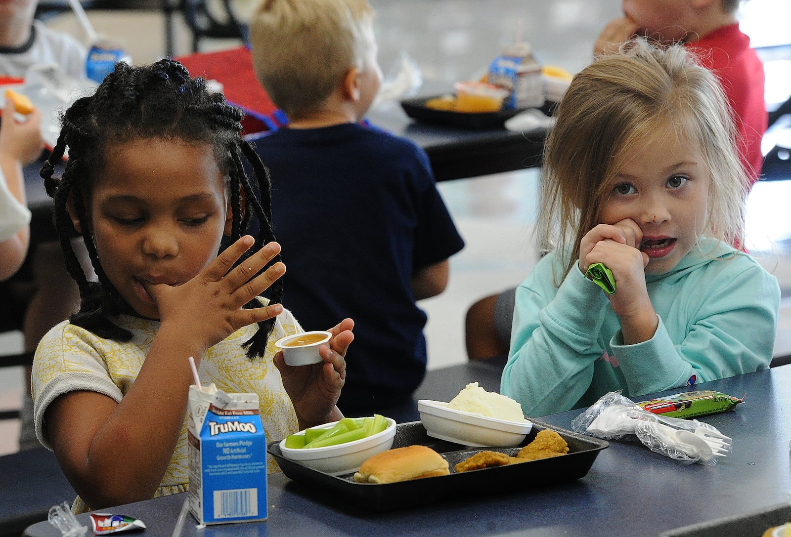 Indian Riffle Elementary students Nariah Clark, left, and Isbella Felton enjoy lunch Tuesday Sept. 13, 2022. MARSHALL GORBY\STAFF