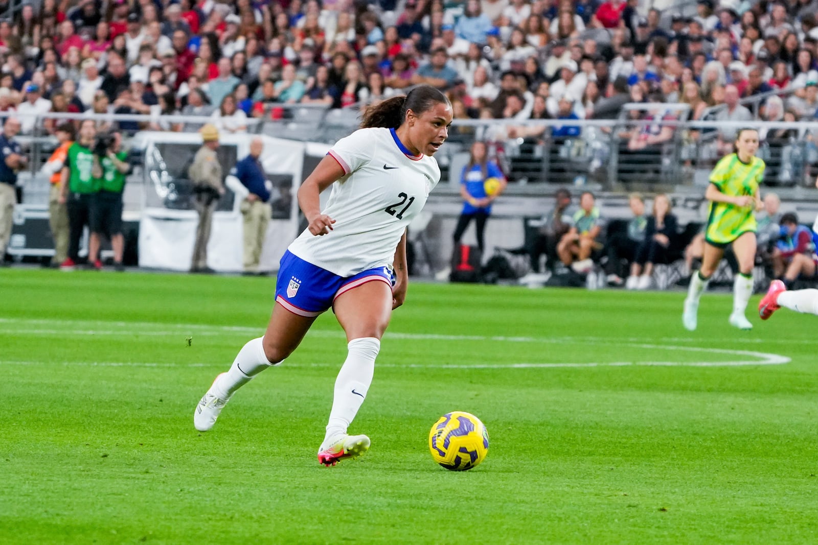 United States forward Michelle Cooper dribbles the ball during the second half of a group stage match in the SheBelieves Cup women's soccer tournament against Australia, Sunday, Feb. 23, 2025, in Glendale, Ariz. (AP Photo/Samantha Chow)