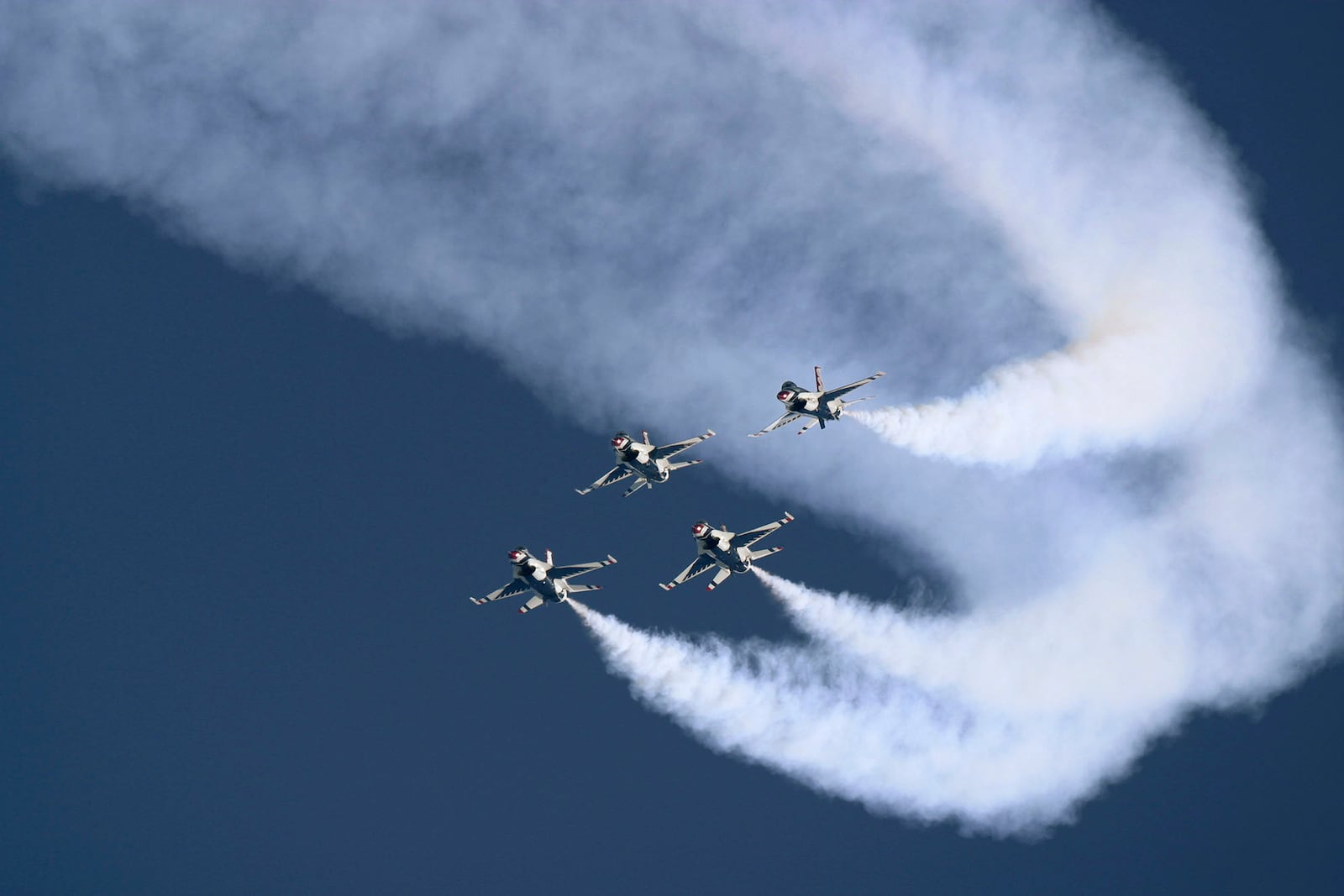 U.S. Air Force Thunderbirds at the bottom of a loop in uncharacteristically clear skies in Dayton.