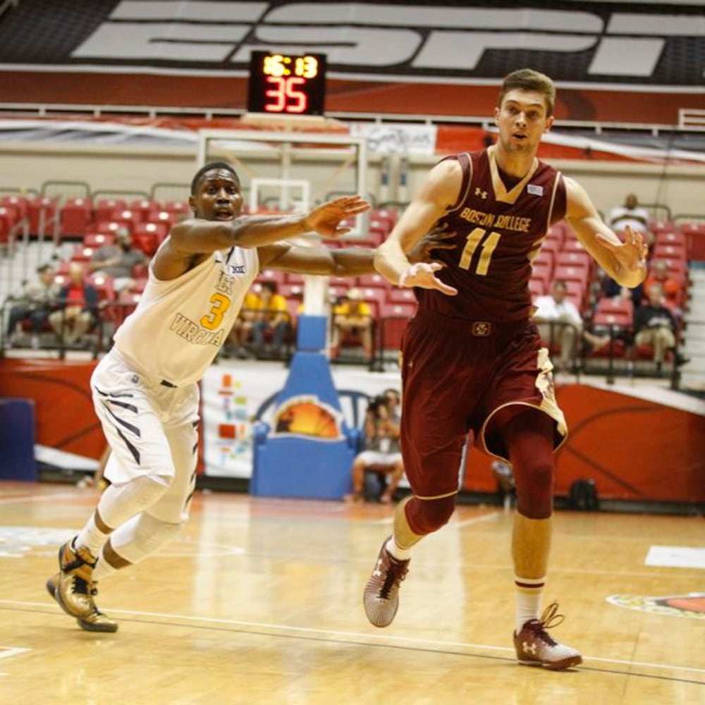 Juwan Staten in action with West Virginia