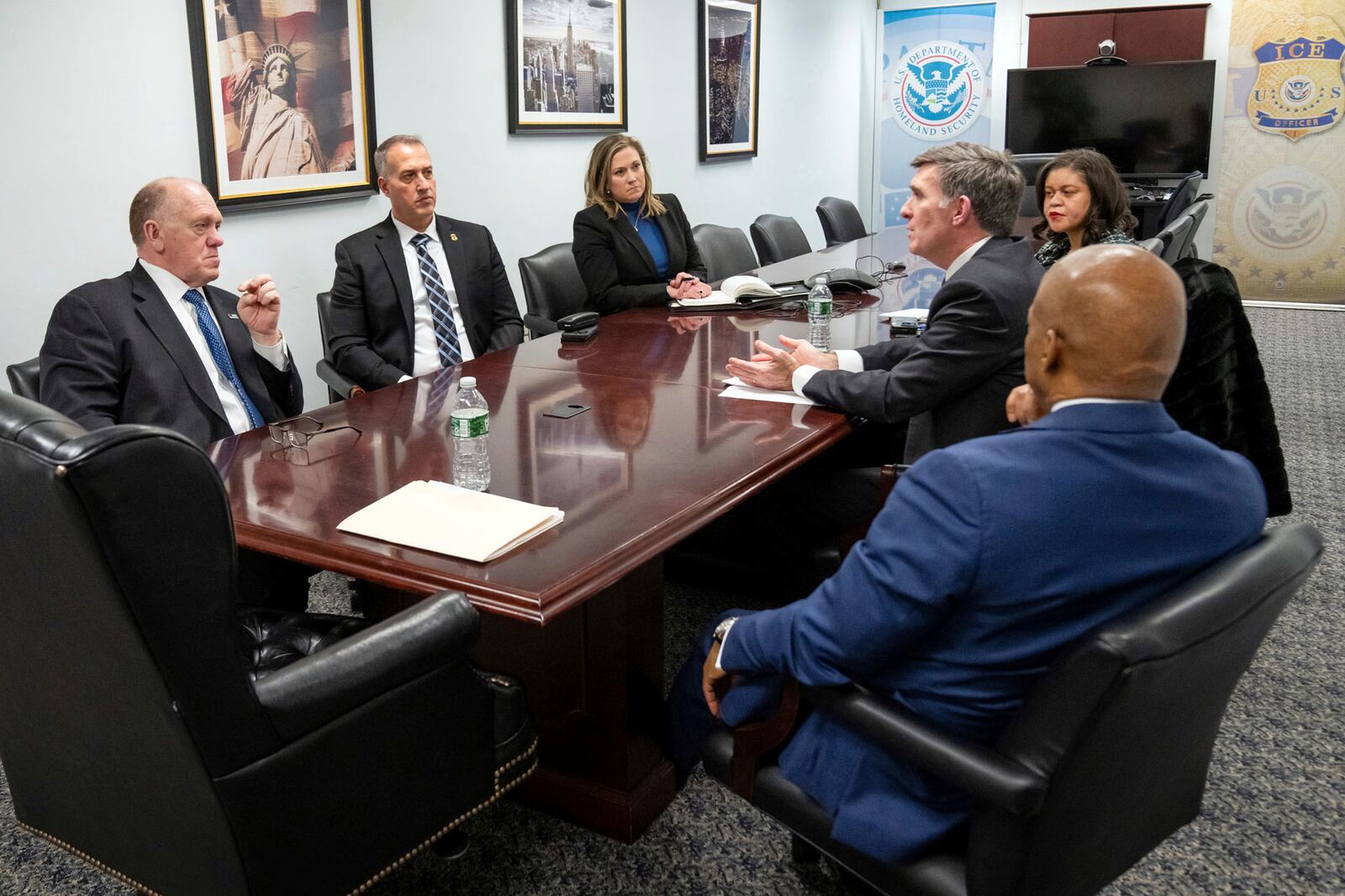 This image provided by Office of the Mayor of New York shows President Donald Trump's border czar Thomas Homan, left, and New York Mayor Adams, right, and others, meeting in New York, Thursday, Feb. 13, 2025. (Ed Reed/Office of the Mayor of New York via AP)