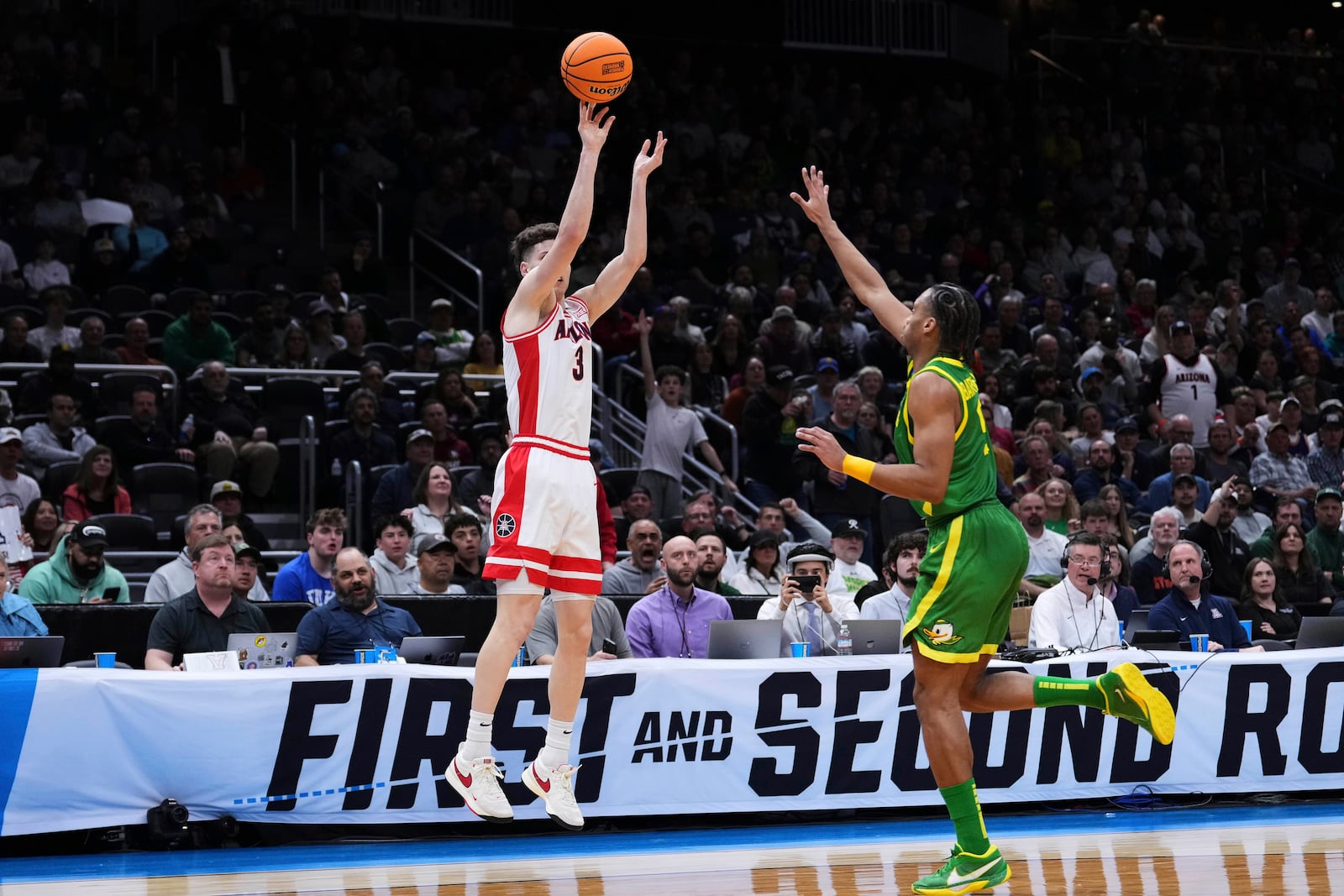 Arizona guard Anthony Dell'Orso (3) makes a basket against Oregon guard Keeshawn Barthelemy (9) during the second half in the second round of the NCAA college basketball tournament, Sunday, March 23, 2025 in Seattle. (AP Photo/Lindsey Wasson)