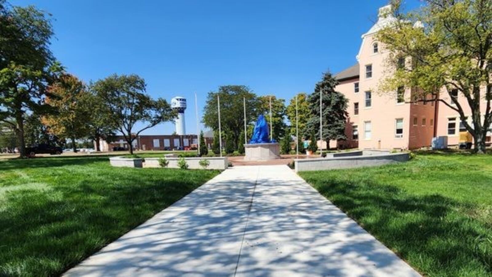 A statue of President Abraham Lincoln awaits a Monday unveiling. Dayton VA photograph.