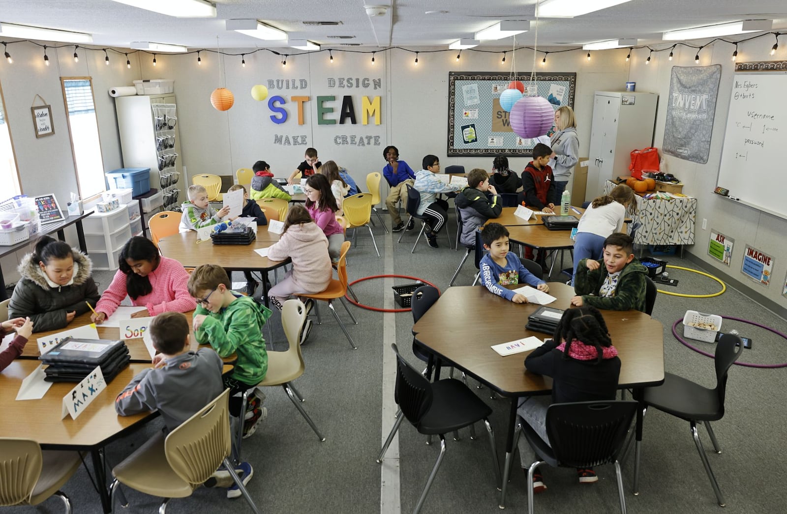 Lakota students are seen in a portable classroom building at Lakota's Cherokee Elementary School in Liberty Twp. in 2022. FILE PHOTO