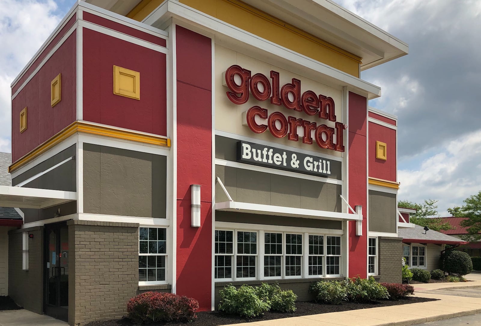 Golden Corral restaurant in Beavercreek has shut down permanently due to COVID-19 impact. MARK FISHER/STAFF